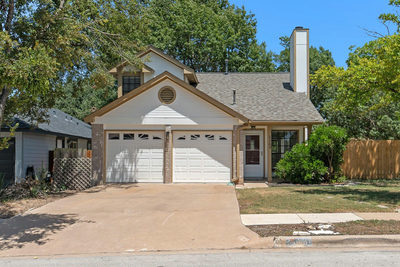 2300 Dowd Ln — photo 2