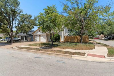 2300 Dowd Ln — photo 3