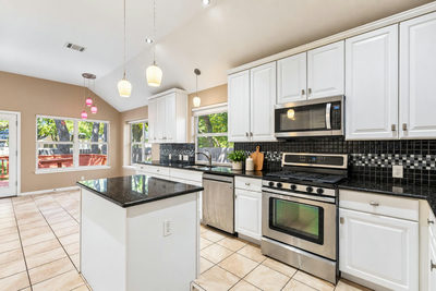 15814 Rustic Ln — photo 2