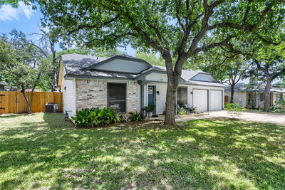 600 Live Oak Dr — photo 3