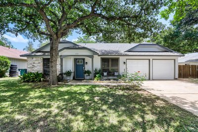 600 Live Oak Dr — photo 2