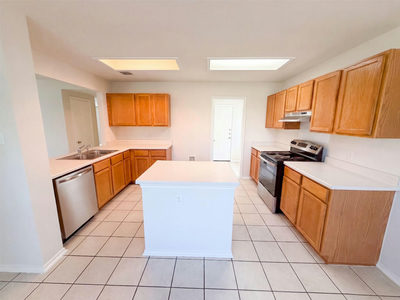 305 Edgewood Cv — photo 2