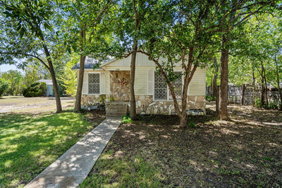 1121 Lexington St — photo 3