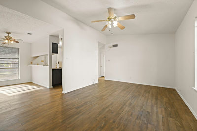 2402 Cottonwood Dr — photo 3