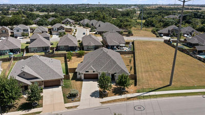 1205 Knowles Dr — photo 2