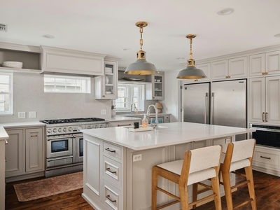 2412 Jarratt Ave — photo 3