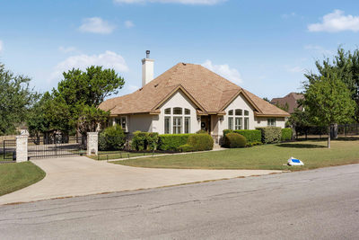 691 Broken Lance Dr — photo 2