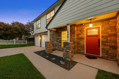 1904 Oakridge Dr — photo 3