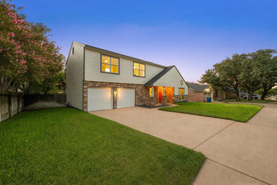 1904 Oakridge Dr — photo 2