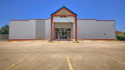 200 Commercial Dr — photo 3