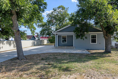 219 E Davilla St — photo 2