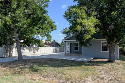 219 E Davilla St — photo 3