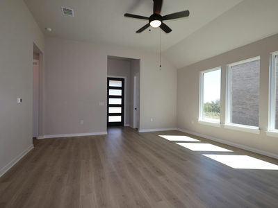 771 Clarissa St — photo 2