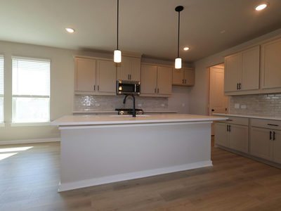 761 Clarissa St — photo 4