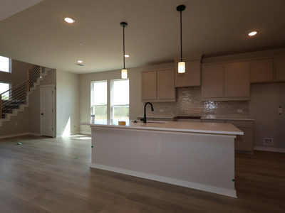 761 Clarissa St — photo 3