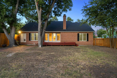 1105 Victoria St — photo 3