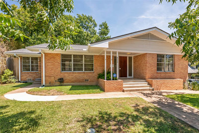 604 Bellevue Pl — photo 2