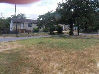 310 Houston St — photo 4