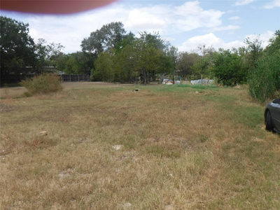310 Houston St — photo 3