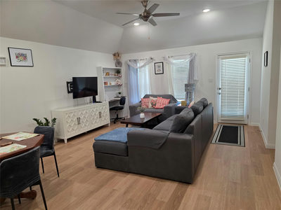 203 Spirit St — photo 4