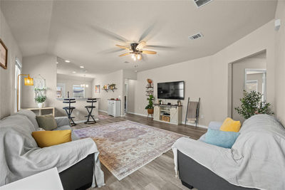 304 Dubina Ave — photo 4