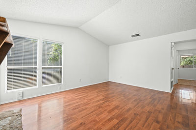 3221 Darnell Dr — photo 2