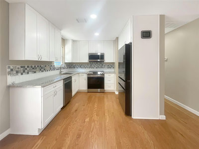 8801 Parkfield Dr — photo 2