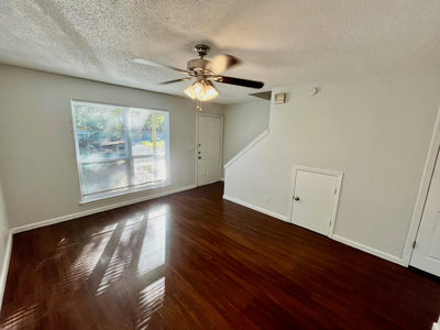 122 Hillside Dr — photo 2