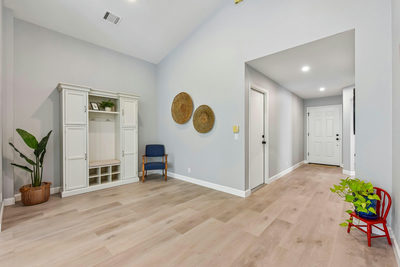 8105 Hawick Dr — photo 5
