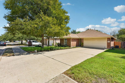 8105 Hawick Dr — photo 3