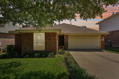 8105 Hawick Dr — photo 2
