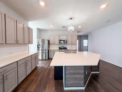 204 Florenz Ln — photo 2