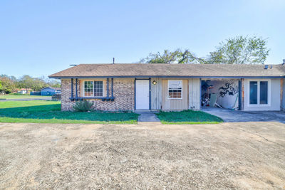 205 Liverpool Dr — photo 2
