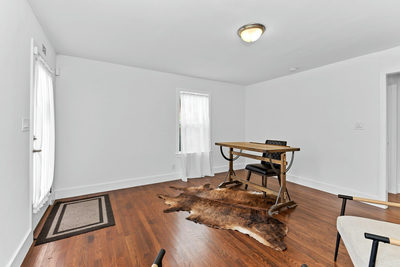1512 W Koenig Lane Ln — photo 3
