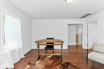 1512 W Koenig Lane Ln — photo 2