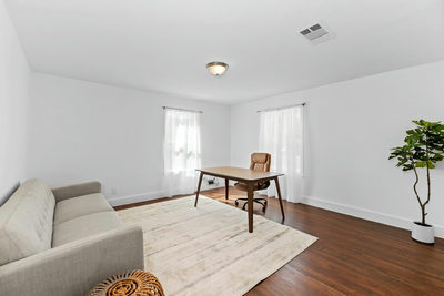 1512 W Koenig Lane Ln — photo 5