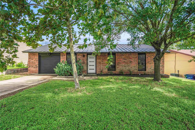1102 Warrington Dr — photo 2