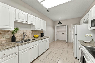 5737 N Scout Island Cir — photo 3