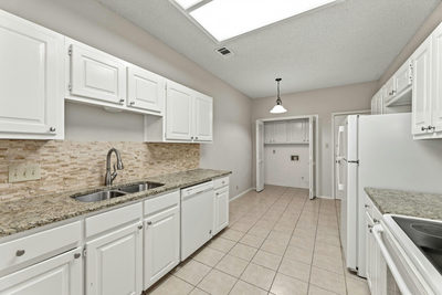 5737 N Scout Island Cir — photo 4