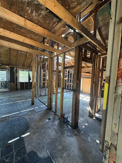 205 Barberry Dr — photo 4