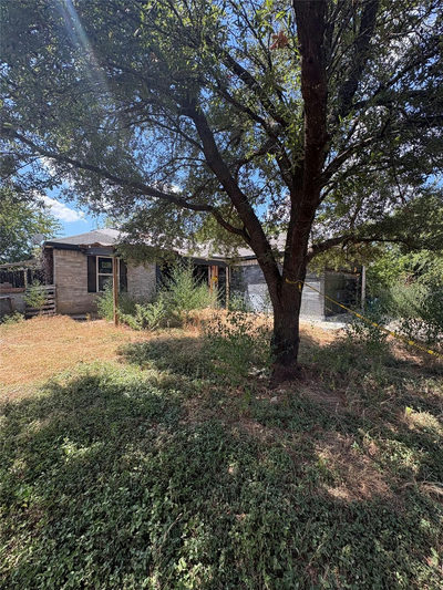 205 Barberry Dr — photo 2