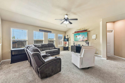 300 Hendelson Ln — photo 2