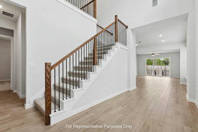 824 Corvallis Dr — photo 2