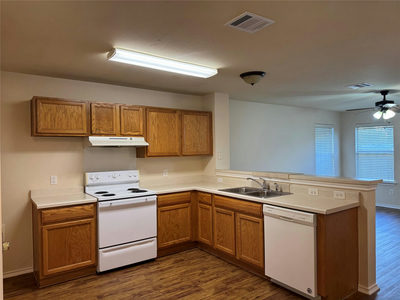 200 Meadow Park Dr — photo 5