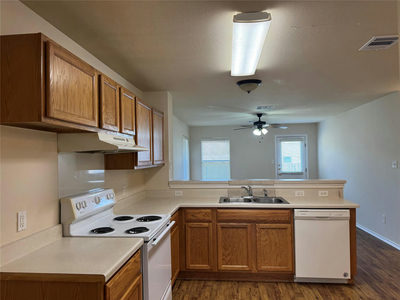 200 Meadow Park Dr — photo 4