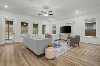 421 Abruzzi St — photo 3