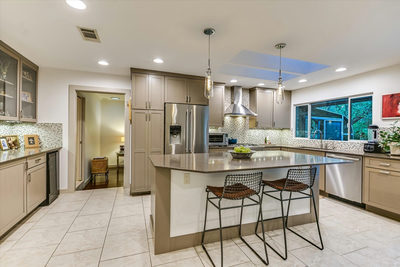 7101 Sungate Dr — photo 2
