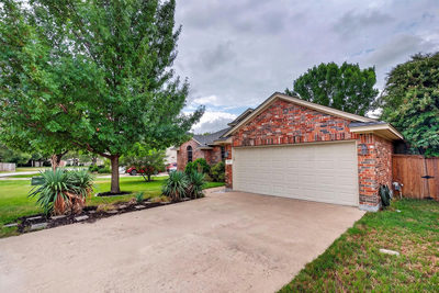903 Ambrose Dr — photo 2