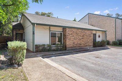 6501 Columbia Oaks Ct #10 — photo 4