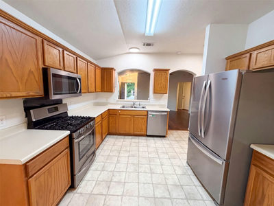 1107 Burgess Dr — photo 2